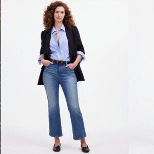 Madewell Curvy Kick Out Crop Jeans in medium blue wash size 28